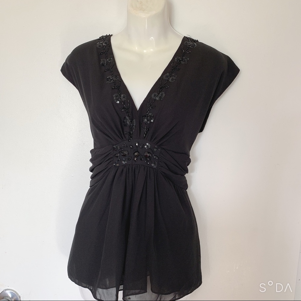 Bahari black top with front Vneck & details size L